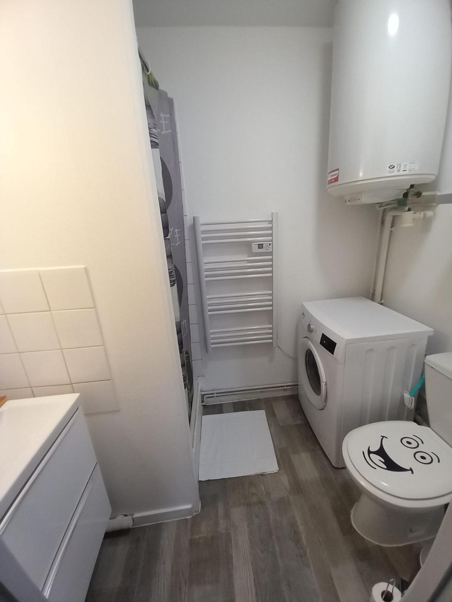 Studio Simplicien *Cosy* Plein Centre Ville De Poitiers *Tv* Wifi *Cafe* Exterior photo